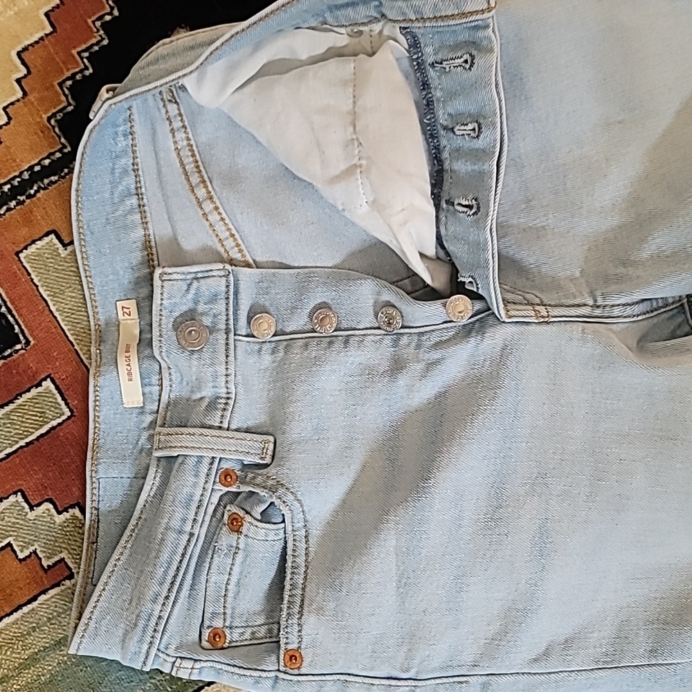 Levis